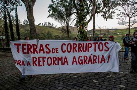 
                        Invasión de movimiento sin tierra en 11 estados genera tensión en Brasil                    